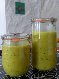 3x heerlijke komkommersoep recepten: snel, romig of à la Sandra Bekkari Warme komkommersoep