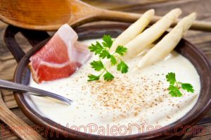 Hoe maak je aspergesoep van Sandra Bekkari waanzinnig lekker paleo? Je doet het zo! Aspergesoep Sandra Bekkari